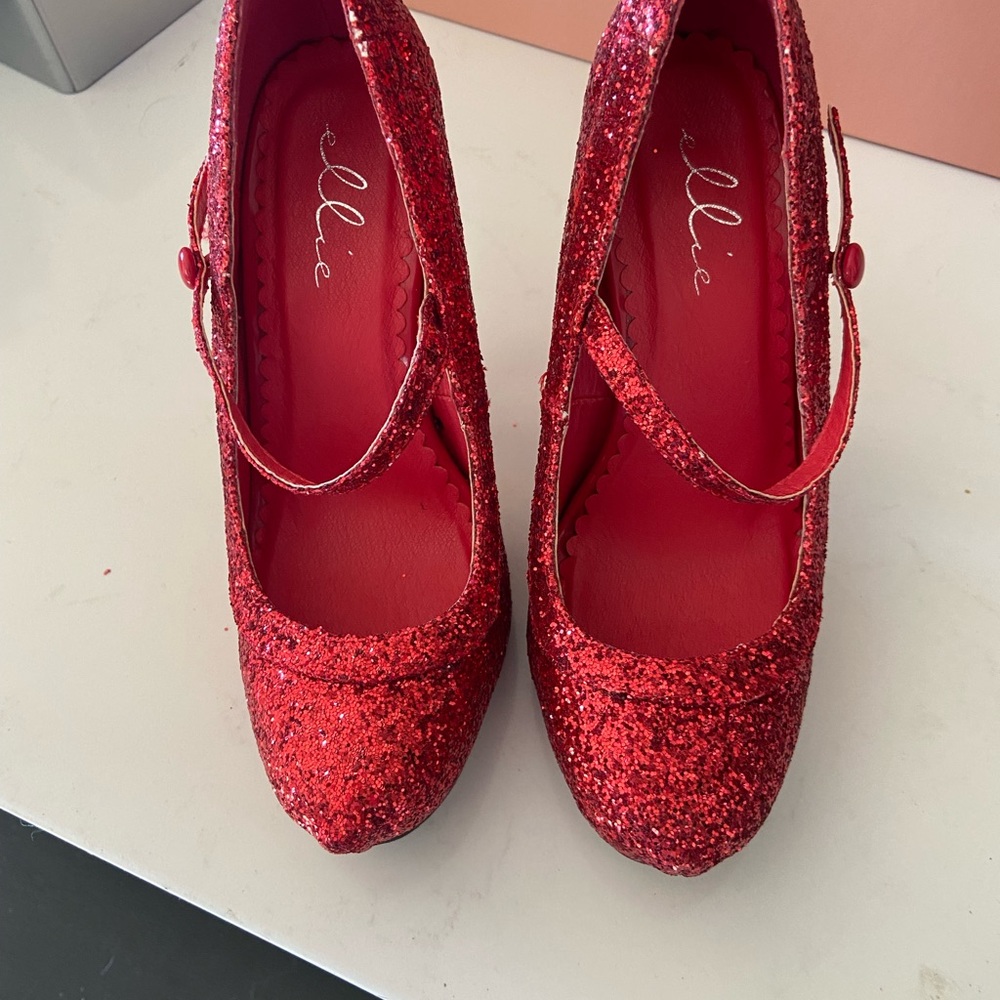 Ellie ruby slipper size 5